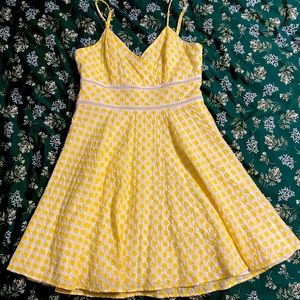 Yellow dress with daisys